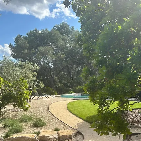 Pensionat A L'ombre Des Pins Nîmes