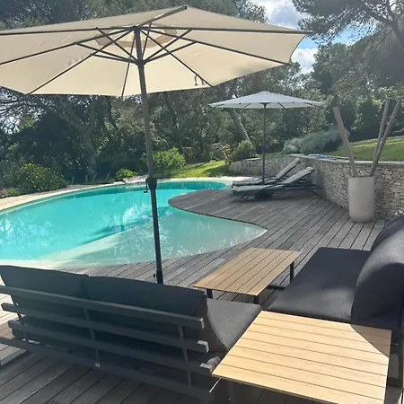 A L'ombre Des Pins Guest house *