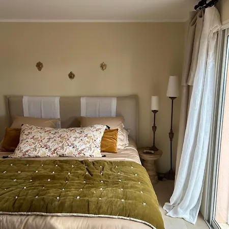A L'ombre Des Pins Guest house Nimes