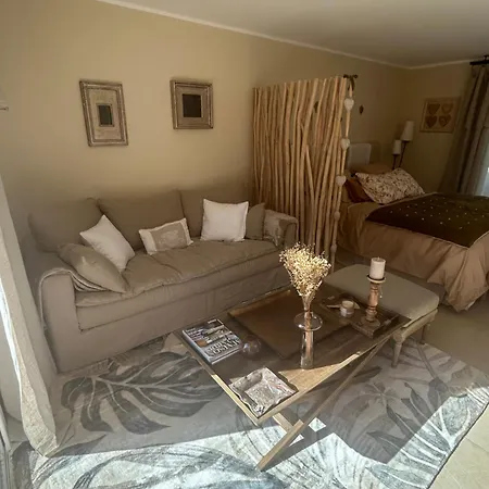 A L'ombre Des Pins *