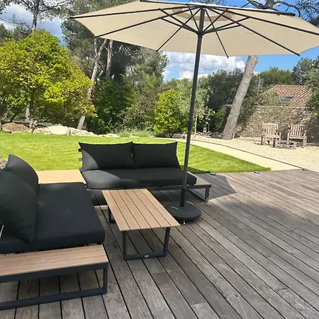 A L'ombre Des Pins Guest house Nimes