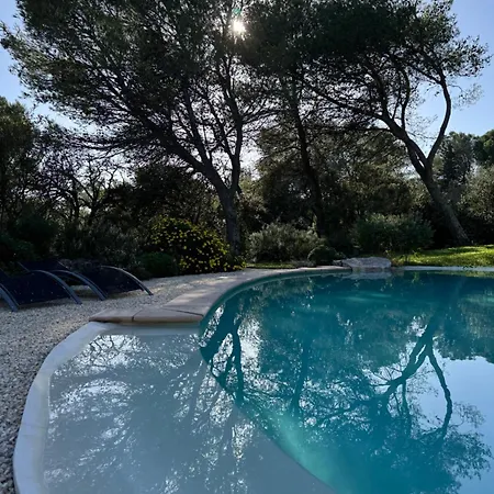 A L'ombre Des Pins Guest house