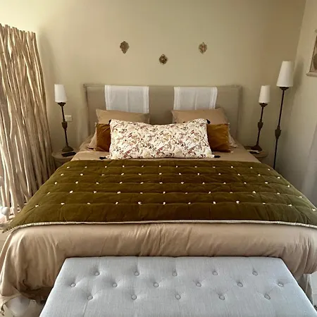 A L'ombre Des Pins Guest house Nimes