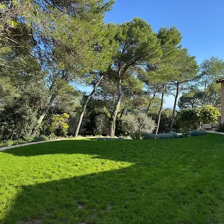 A L'ombre Des Pins Guest house