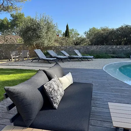 A L'ombre Des Pins *