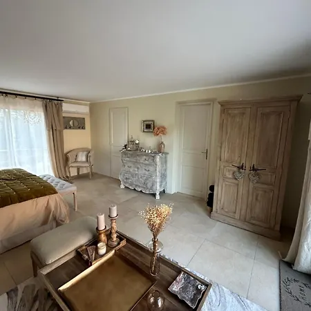 A L'ombre Des Pins Guest house *