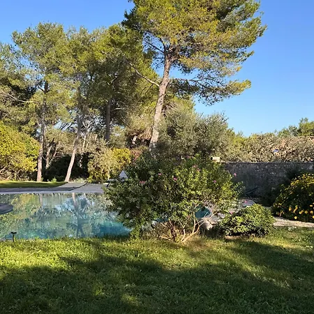 A L'ombre Des Pins Guest house