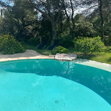 A L'ombre Des Pins Guest house