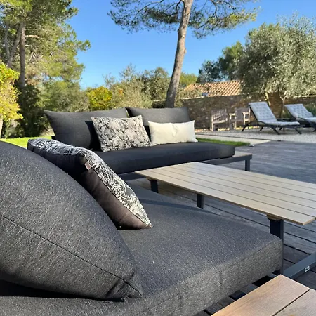 A L'ombre Des Pins Guest house Nimes