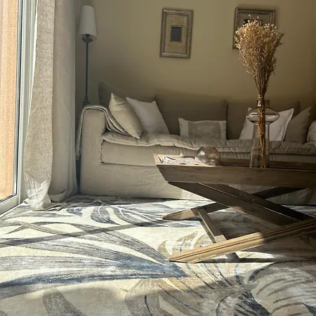 A L'ombre Des Pins *