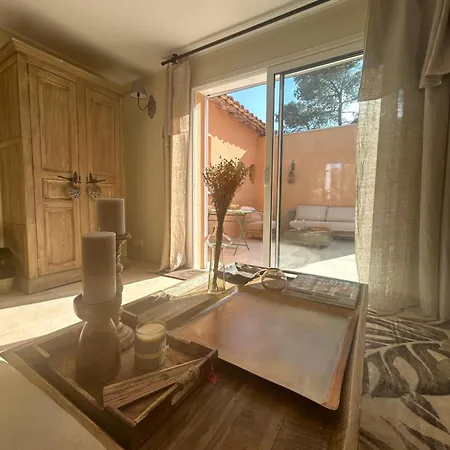 A L'ombre Des Pins * Nîmes