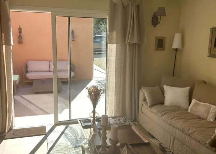 A L'ombre Des Pins Maison d'hôtes