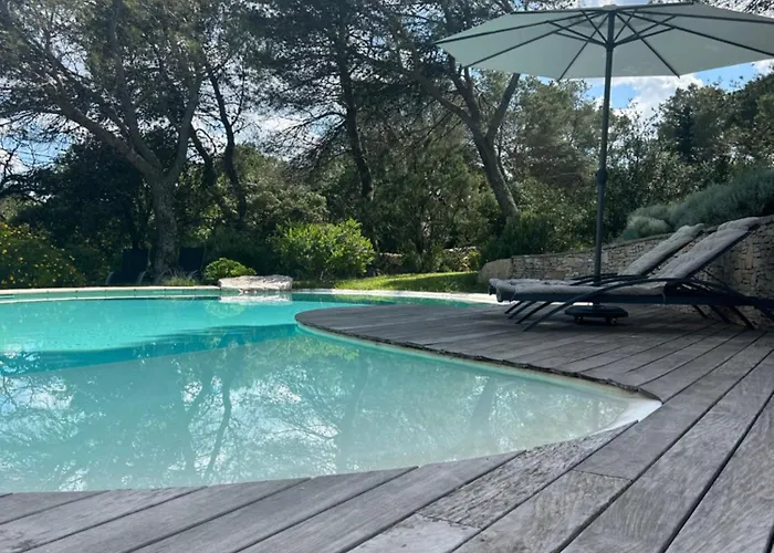 A L'ombre Des Pins Nîmes