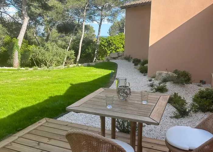 A L'ombre Des Pins * Nîmes