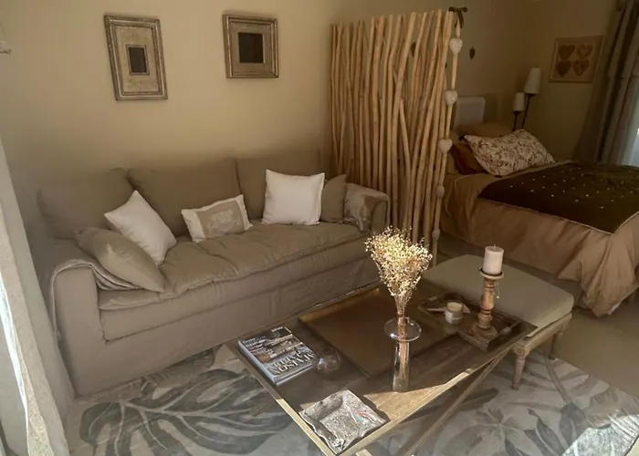 A L'ombre Des Pins *