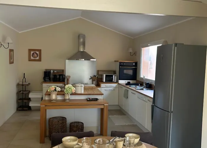 A L'ombre Des Pins Maison d'hôtes *