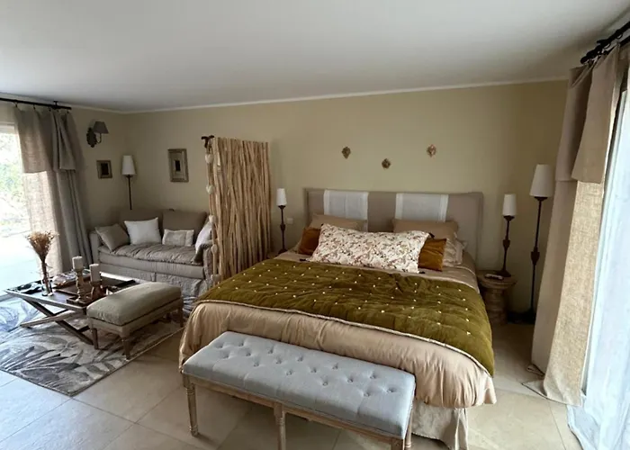 Maison d'hôtes A L'ombre Des Pins *