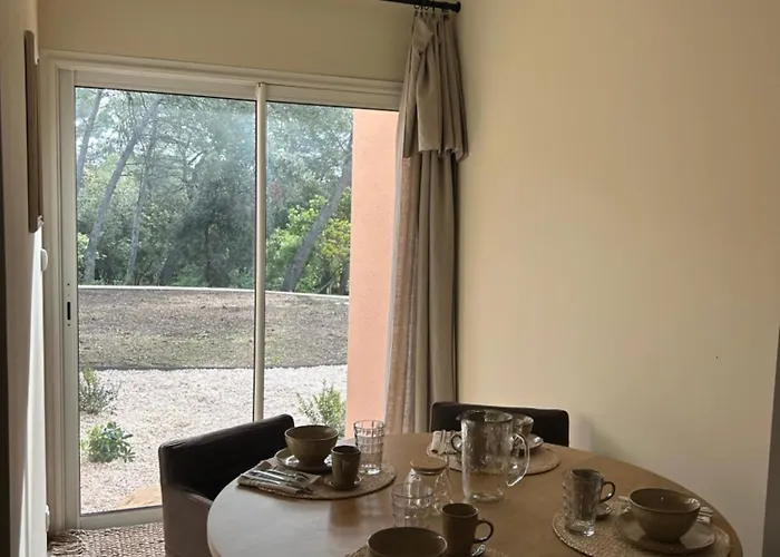 A L'ombre Des Pins *