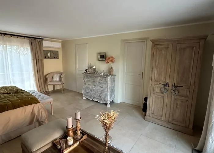 A L'ombre Des Pins Maison d'hôtes *