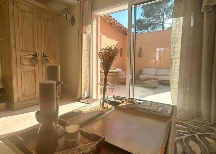 A L'ombre Des Pins * Nîmes